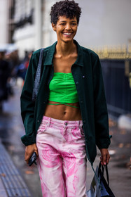 bag, black bag, croco bag, denim pants, floral print, flower, flower print, fluo green top, green crop top, green shirt, pants, pink pants, printed pants, shirt, street style, jonathan paciullo, FW, frenchystyle, fashion week, PFW, PARIS, SPRING SUMMER 2022, SS 22, vertical, atmosphere details, model