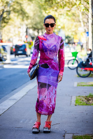 black pouch, brown sunglasses, color, dress, floral dress, floral print, flower, leather sandals, pink dress, plateform shoes, purple dress, red sandals, sunglasses, tortoise sunglasses, street style, jonathan paciullo, FW, frenchystyle, fashion week, PFW, PARIS, SPRING SUMMER 2022, SS 22, vertical, full length