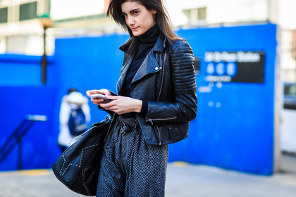 atmosphere details, AUTUMN WINTER 2016-2017, AW 16-17, black bag, black belt, black jacket, black perfecto, black sweater, black turtleneck, detail, FALL WINTER 2016-2017, fashion week, frenchystyle, FW, FW 16-17, grey pants, horizontal, jonathan paciullo, leather bag, leather belt, leather jacket, leather perfecto, model, NEW YORK, NYFW, street style, tied up belt, trousers, wide pants, woman, wool pants