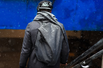 atmosphere details, AUTUMN WINTER 2016-2017, AW 16-17, back detail, backpack, black cap, detail, fashion week, frenchystyle, FW, FW 16-17, grey bag, grey coat, grey scarf, headphones, horizontal, jonathan paciullo, man, NEW YORK, NYFW, street style, streetwear