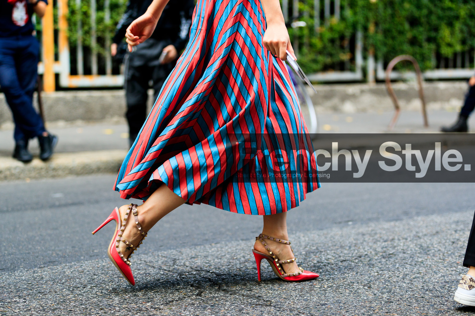graphic skirt, high heels, leather shoes, printed skirt, red shoes, stripes, studs, valentino, fashion week, frenchystyle, FW, jonathan paciullo, street style, MFW, MILAN, SPRING SUMMER 2019, SS 19, atmosphere details, horizontal, detail