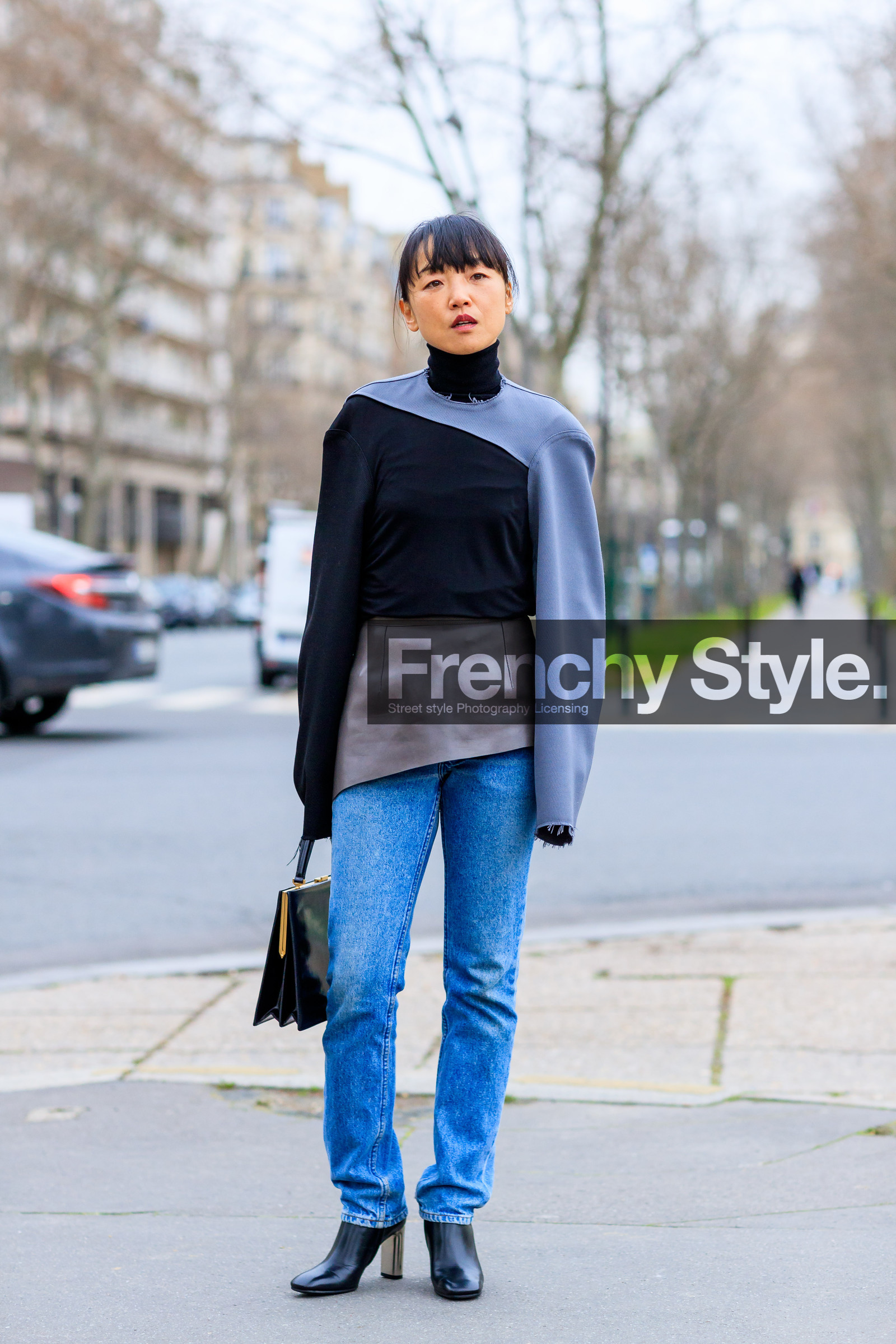 AUTUMN WINTER 2017-2018, AW 17-18, black bag, black shoes, black sweater, blue denim, denim pants, FALL WINTER 2017-2018, fashion week, frenchystyle, full length, FW, FW 17-18, high heels, jeans, jonathan paciullo, leather bag, leather shoes, PARIS, PFW, street style, trousers, turtleneck sweater, vertical