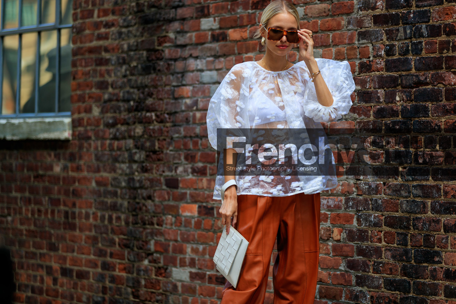 bra, camel pants, floral, flowers, leather bag, leather pants, leather shoes, leonie hanne, see through, sunglasses, trousers, white bag, white shirt, fashion week, frenchystyle, FW, jonathan paciullo, street style, NEW YORK, NYFW, SPRING SUMMER 2020, SS 20, horizontal, atmosphere details, detail