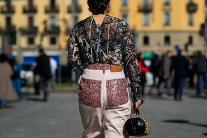 animal print, beige pants, black bag, black shirt, graphic pants, leather bag, leopard, pink pants, printed pants, printed shirt, snake print, trousers, MILAN, MFW, fashion week, frenchystyle, FW, jonathan paciullo, street style, AUTUMN WINTER 2019-2020, AW 19-20, FALL WINTER 2019-2020, FW 19-20, atmosphere details, detail, horizontal