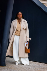 bag, beige knitwear, beige trench, camel bag, flare pants, fluid pants, gucci loafers, gucci mocassins, knitwear, leather bag, Lindsay Peoples Wagner, loafers, mocassins, pants, trench, white loafers, white mocassins, white pants, fashion week, frenchystyle, FW, jonathan paciullo, street style, PFW, PARIS, SPRING SUMMER 2022, SS 22, vertical, full length