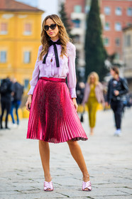 AUTUMN WINTER 2016-2017, AW 16-17, bow, FALL WINTER 2016-2017, fashion week, frenchystyle, full length, fuschia, FW, FW 16-17, gucci, high heels, jonathan paciullo, leather shoes, LFW, LONDON, MENSWEAR, metallic heels, metallic skirt, pink, pink heels, pink shirt, pink shoes, pink skirt, pleated skirt, shiny heels, shiny skirt, street style, sunglasses, vertical