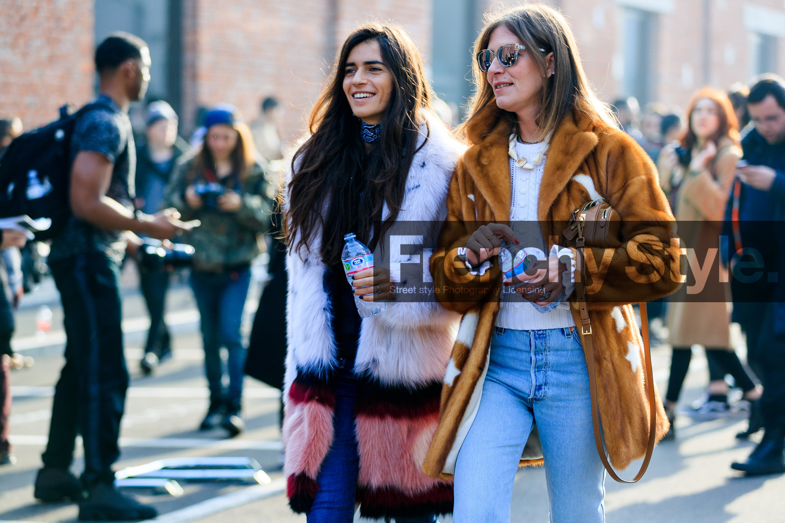 atmosphere details, AUTUMN WINTER 2017-2018, AW 17-18, blue denim, brown bag, brown fur, chiara totire, denim pants, detail, FALL WINTER 2017-2018, fashion week, frenchystyle, Fur coat, FW, FW 17-18, horizontal, jeans, jonathan paciullo, leather bag, MFW, MILAN, street style, sunglasses, trousers, white fur, white sweater