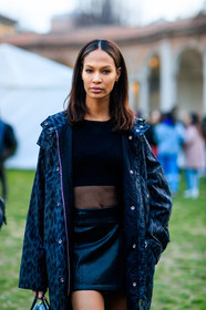 animal print, black coat, black skirt, black sweater, crop top, fishnet, graphic jacket, hood, leather skirt, leopard, printed jacket, rain coat, fashion week, frenchystyle, FW, jonathan paciullo, street style, MFW, MILAN, AUTUMN WINTER 2018-2019, FALL WINTER 2018-2019, FW 18-19, vertical, detail, atmosphere details, model, joan smalls