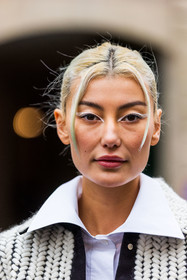 Amalie Gassmann, close up, collar, detail, eyeliner, makeup, white eyeliner, white shirt, street style, jonathan paciullo, FW, frenchystyle, fashion week, PFW, PARIS, SPRING SUMMER 2022, SS 22, vertical, atmosphere details