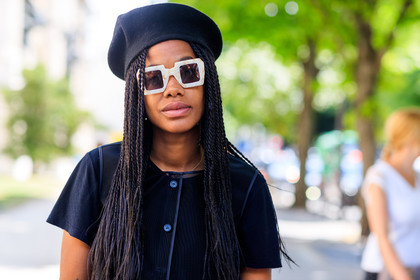 atmosphere details, black hat, black shirt, braids, detail, fashion week, frenchystyle, fun sunglasses, FW, horizontal, jan-michael quammie, jonathan paciullo, MENSWEAR, PARIS, PFW, SPRING SUMMER 2018, SS 18, street style, sunglasses