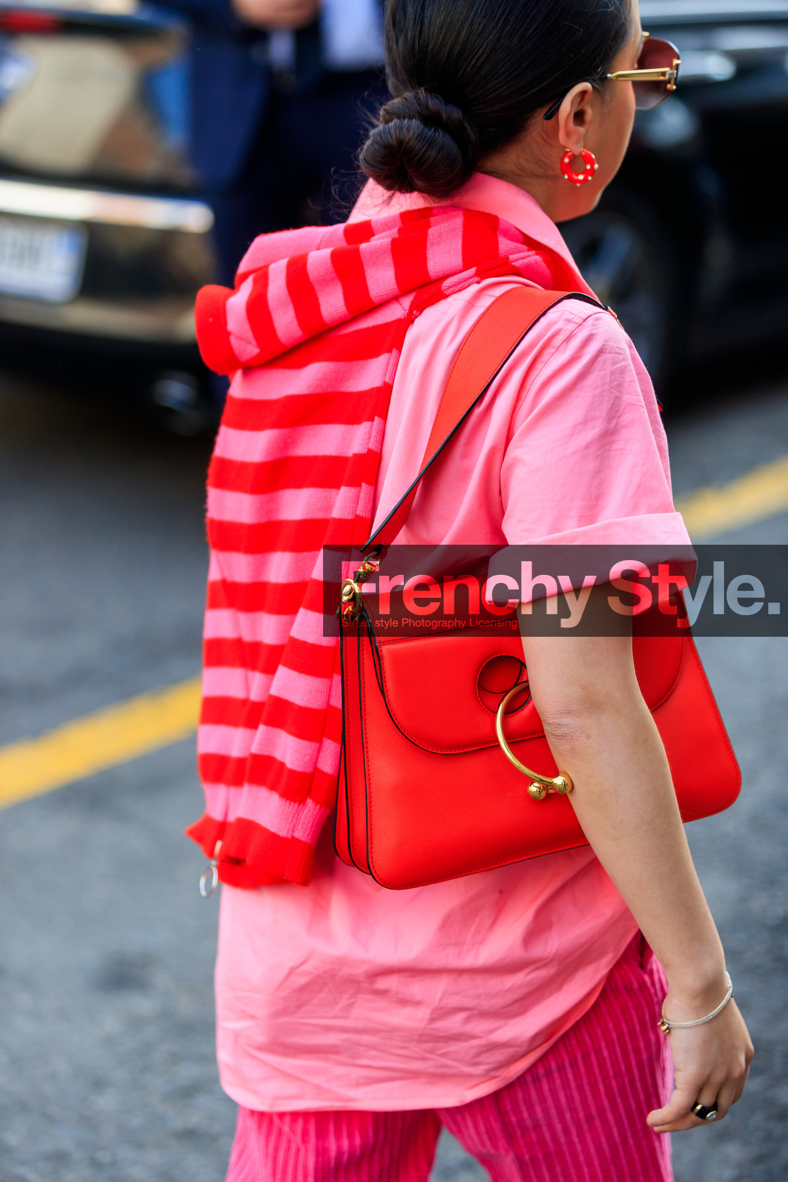 jw anderson, leather bag, pink pants, pink shirt, pink sweater, red bag, sarah brody, striped sweater, sunglasses, trousers, MILAN, MFW, fashion week, frenchystyle, FW, jonathan paciullo, street style, AUTUMN WINTER 2019-2020, AW 19-20, FALL WINTER 2019-2020, FW 19-20, vertical, atmosphere details, detail