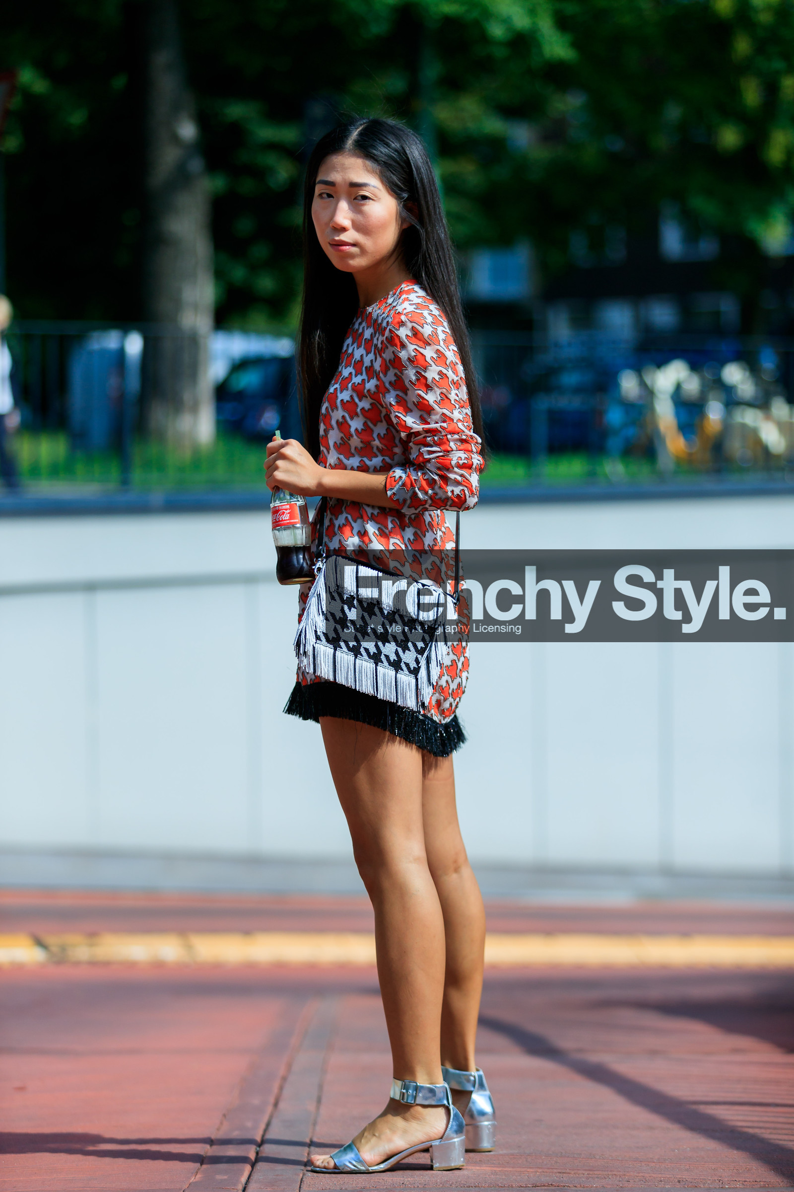 black and white bag, fashion week, frenchystyle, fringes, full length, FW, graphic bag, graphic dress, houndstooth pattern, jonathan paciullo, leather bag, leather shoes, MFW, MILAN, oksana on, printed dress, red dress, shiny shoes, silver shoes, SPRING SUMMER 2017, SS 17, street style, vertical