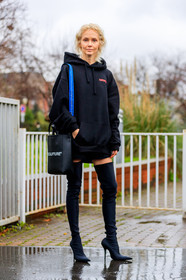 AUTUMN WINTER 2017-2018, AW 17-18, black bag, black shoes, black sweater, FALL WINTER 2017-2018, fashion week, frenchystyle, full length, FW, FW 17-18, high boots, high heels, hoodie, jonathan paciullo, leather bag, leather shoes, olga karput, PARIS, PFW, printed sweater, street style, suede shoes, vertical, vêtements