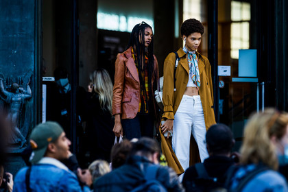 asymetrical shirt, beige bag, color, Estelle Chemouny, gucci bag, leather pants, multicolor, pants, print, printed bag, ring, shirt, striped shirt, stripes, sunglasses, tortoise sunglasses, fashion week, frenchystyle, FW, jonathan paciullo, street style, PFW, PARIS, SPRING SUMMER 2022, SS 22, horizontal, atmosphere details