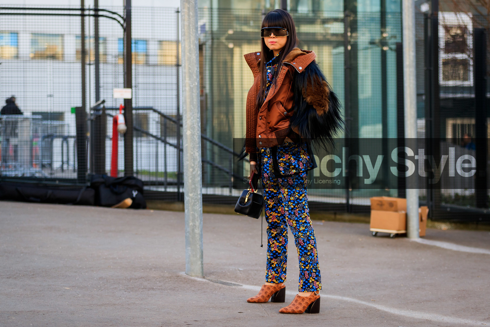 black bag, black fur, blue pants, brown jacket, camel shoes, chloé, graphic jacket, graphic pants, high heels, leaf greener, leather bag, leather shoes, multicolor pants, printed jacket, printed pants, sunglasses, trousers, PARIS, PFW, street style, jonathan paciullo, FW, frenchystyle, fashion week, AUTUMN WINTER 2019-2020, AW 19-20, FALL WINTER 2019-2020, FW 19-20, horizontal, atmosphere details, full length