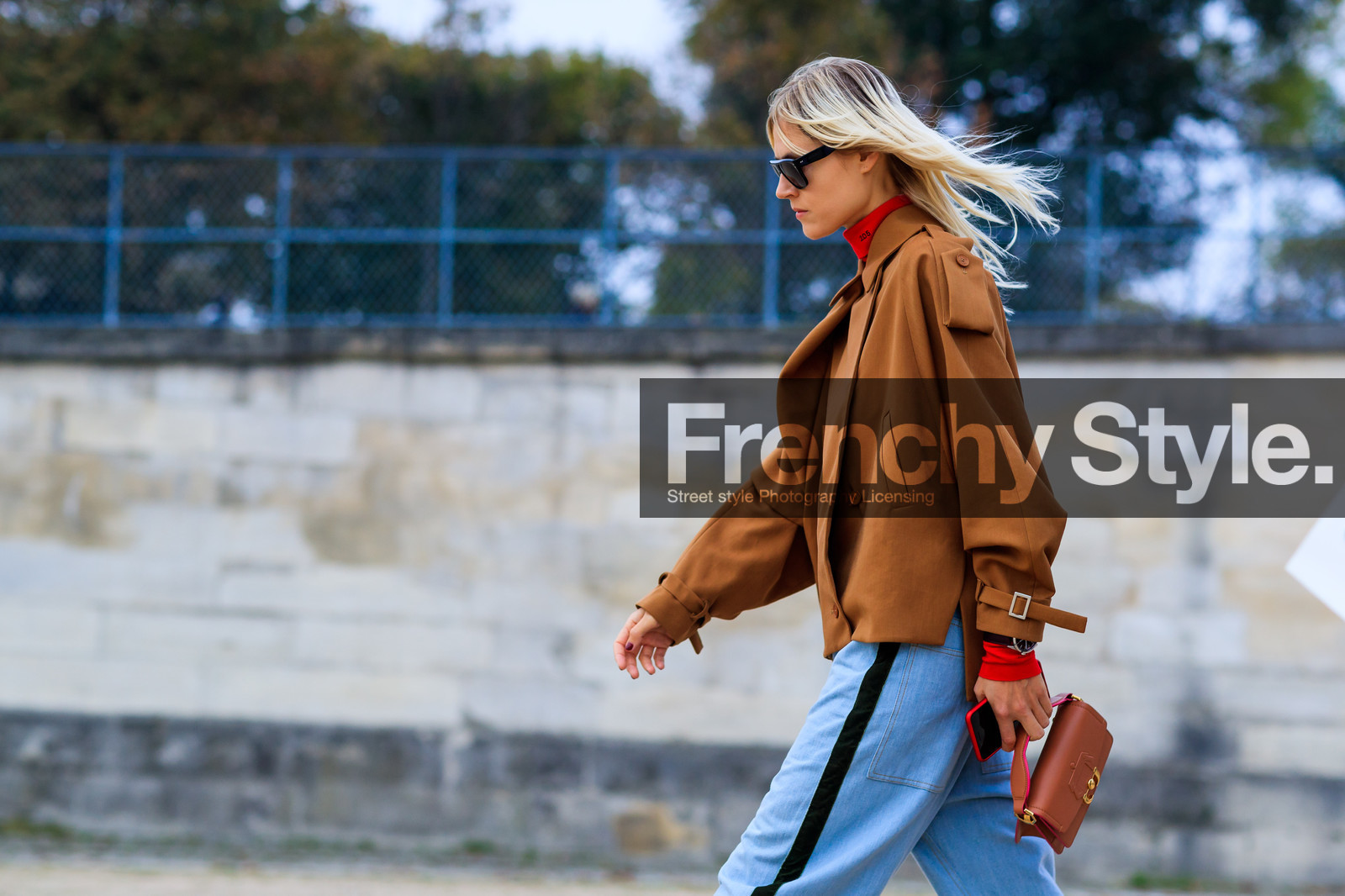 atmosphere details, blue denim, brown bag, brown jacket, calvin klein, denim pants, detail, fashion week, frenchystyle, FW, horizontal, jeans, jonathan paciullo, leather bag, PARIS, PFW, SPRING SUMMER 2018, SS 18, street style, sunglasses, trousers, linda tol