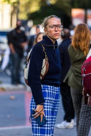 aviator, bag, blue jumper, blue pants, blue sneakers, camel bag, check, checked pants, color, dior bag, glasses, jumper, knit, knitwear, marine blue jumper, pants, print, printed pants, sneakers, zipped knit, electric blue, fashion week, frenchystyle, FW, jonathan paciullo, street style, PFW, PARIS, SPRING SUMMER 2022, SS 22, vertical, atmosphere details