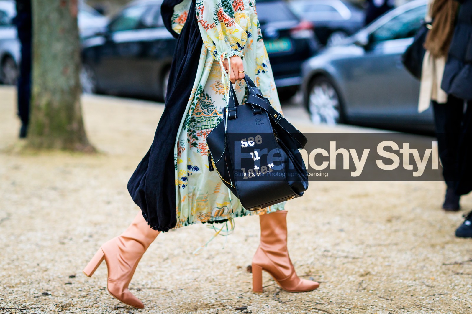 atmosphere details, AUTUMN WINTER 2017-2018, AW 17-18, black bag, detail, FALL WINTER 2017-2018, fashion week, floral, flower, frenchystyle, FW, FW 17-18, green dress, high heels, horizontal, irene kim, jonathan paciullo, leather bag, leather shoes, loewe, message, nude boots, PARIS, PFW, printed bag, printed dress, street style