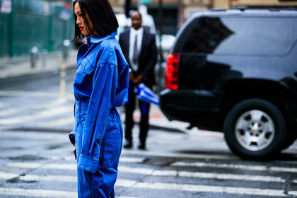 blue jumpsuit, leather bag, red lips, Tiffany Hsu, transparent bag, trousers, street style, jonathan paciullo, FW, frenchystyle, fashion week, NYFW, NEW YORK, SPRING SUMMER 2019, SS 19, atmosphere details, horizontal, detail