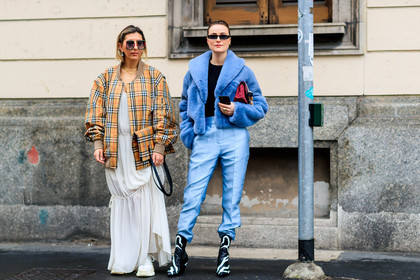 beige bag, beige jacket, black and white shoes, black shoes, black sweater, blue fur coat, blue jacket, blue pants, burberry, checked, fur jacket, graphic bag, graphic jacket, high heels, leather bag, leather shoes, plaid, printed bag, printed jacket, red bag, sunglasses, tartan, trousers, white dress, white sneakers, fashion week, frenchystyle, FW, jonathan paciullo, street style, MFW, MILAN, AUTUMN WINTER 2018-2019, FALL WINTER 2018-2019, FW 18-19, horizontal, atmosphere details, full length, lena lademann