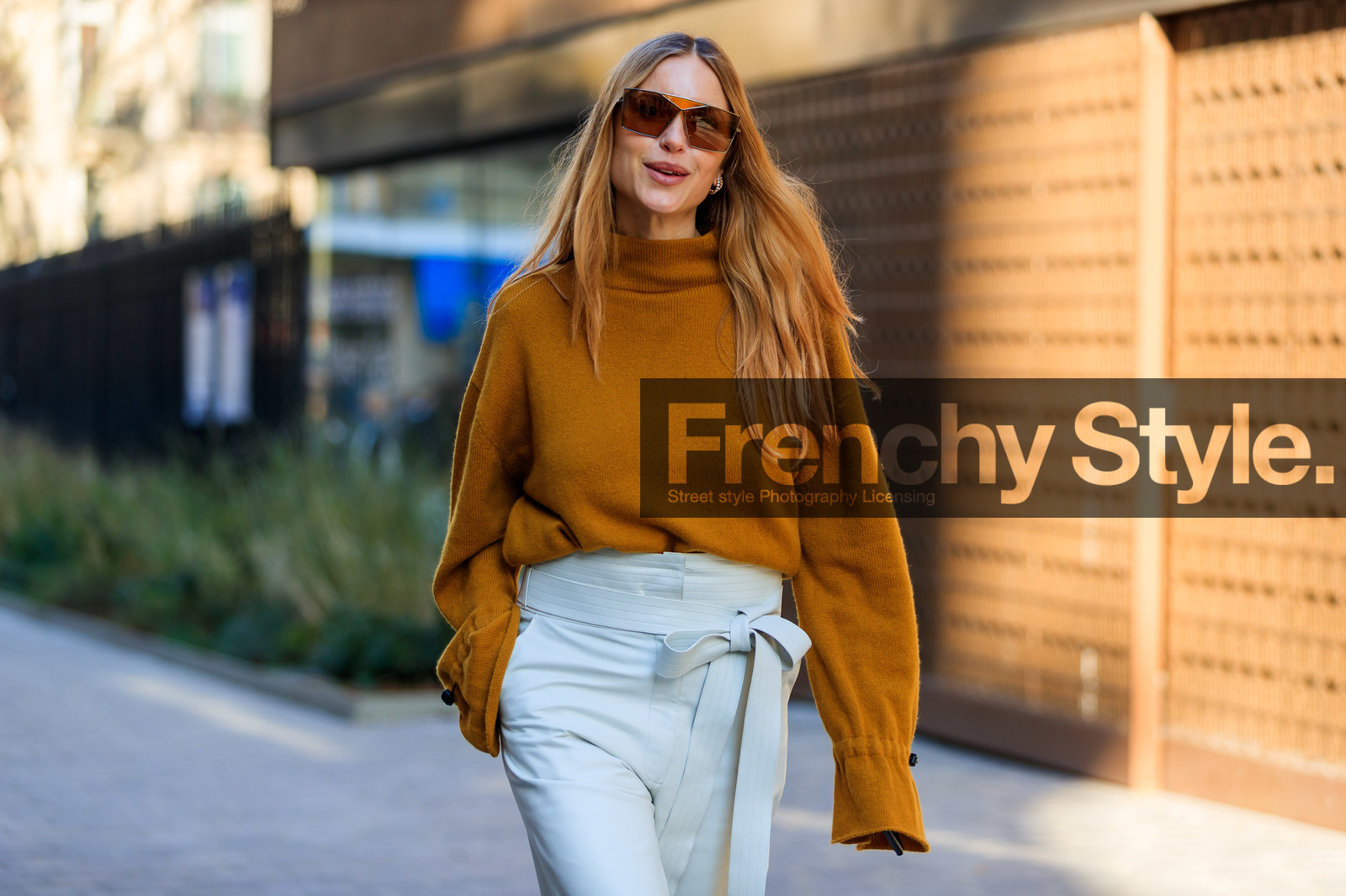 camel sweater, high waist, leather pants, pernille teisbaek, sunglasses, trousers, white pants, PARIS, PFW, street style, jonathan paciullo, FW, frenchystyle, fashion week, AUTUMN WINTER 2019-2020, AW 19-20, FALL WINTER 2019-2020, FW 19-20, horizontal, atmosphere details, detail