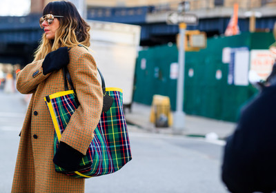 black sweater, brown coat, checked, checked bag, graphic bag, graphic jacket, green bag, hoodie, houndstooth pattern, leather bag, plaid, printed bag, printed jacket, sunglasses, tartan, street style, jonathan paciullo, FW, frenchystyle, fashion week, NYFW, NEW YORK, AUTUMN WINTER 2018-2019, AW 18-19, FALL WINTER 2018-2019, FW 18-19, atmosphere details, horizontal, detail