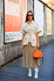 alice & j.s, beige shirt, beige skirt, fendi, high heels, leather bag, leather shoes, orange bag, pleated skirt, sunglasses, white shoes, MILAN, MFW, fashion week, frenchystyle, FW, jonathan paciullo, street style, AUTUMN WINTER 2019-2020, AW 19-20, FALL WINTER 2019-2020, FW 19-20, vertical, full length