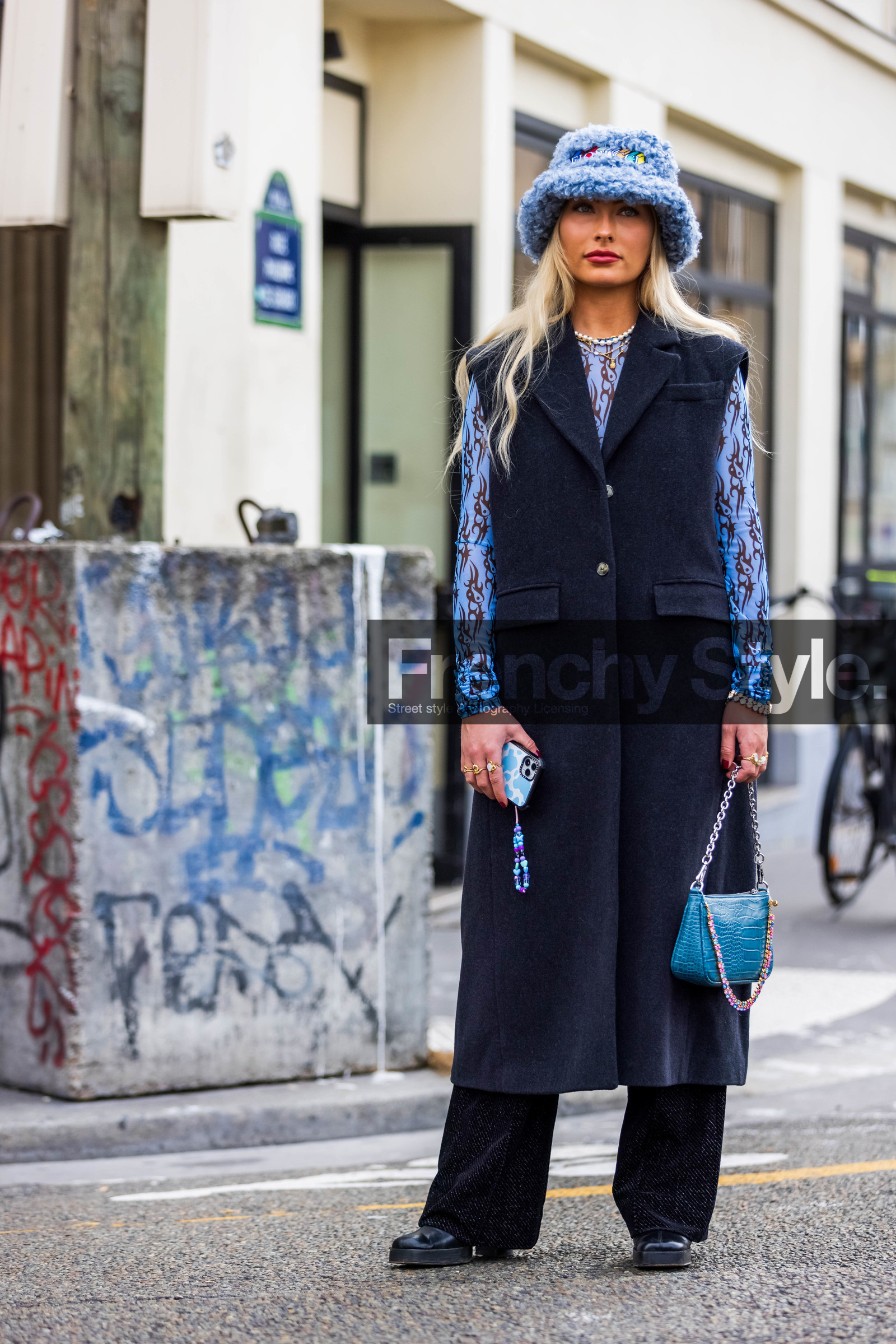 bag, black boots, black jacket, black pants, blue bag, blue bob, blue top, bob, boots, croco bag, fluffy bob, jacket, leather bag, leather boots, Maria Wos, pants, print, printed top, rings, shiny pants, sleveless jacket, wool bob, wool jacket, fashion week, frenchystyle, FW, jonathan paciullo, street style, PFW, PARIS, SPRING SUMMER 2022, SS 22, vertical, full length