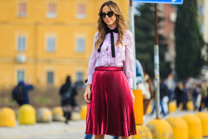 atmosphere details, AUTUMN WINTER 2016-2017, AW 16-17, bow, detail, FALL WINTER 2016-2017, fashion week, frenchystyle, fuschia, FW, FW 16-17, gucci, horizontal, jonathan paciullo, LFW, LONDON, MENSWEAR, metallic skirt, pink, pink shirt, pink skirt, pleated skirt, shiny heels, shiny skirt, street style, sunglasses