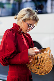 atmosphere details, caro daur, detail, earrings, fashion week, frenchystyle, FW, graphic bag, jonathan paciullo, MENSWEAR, PARIS, PFW, red dress, ruffles, SPRING SUMMER 2018, SS 18, straw bag, street style, sunglasses, vertical