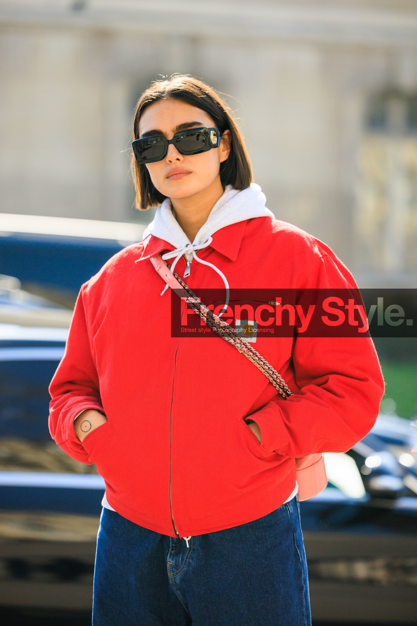 gucci sunglasses, black sunglasses, red jacket, carhart jacket, white hoodie, crossbody bag, chanel bag, pink bag, model, FW 22-23, FALL WINTER 2022_2023, AUTUMN WINTER 2022-2023, fashion week, frenchystyle, FW, jonathan paciullo, street style, PFW, PARIS, vertical, detail