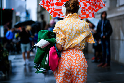 floral, flowers, graphic pants, graphic shirt, green jacket, headphones, leather bag, orange pants, pink bag, printed pants, printed shirt, trousers, umbrella, yellow shirt, street style, jonathan paciullo, FW, frenchystyle, fashion week, NYFW, NEW YORK, SPRING SUMMER 2019, SS 19, atmosphere details, horizontal, detail