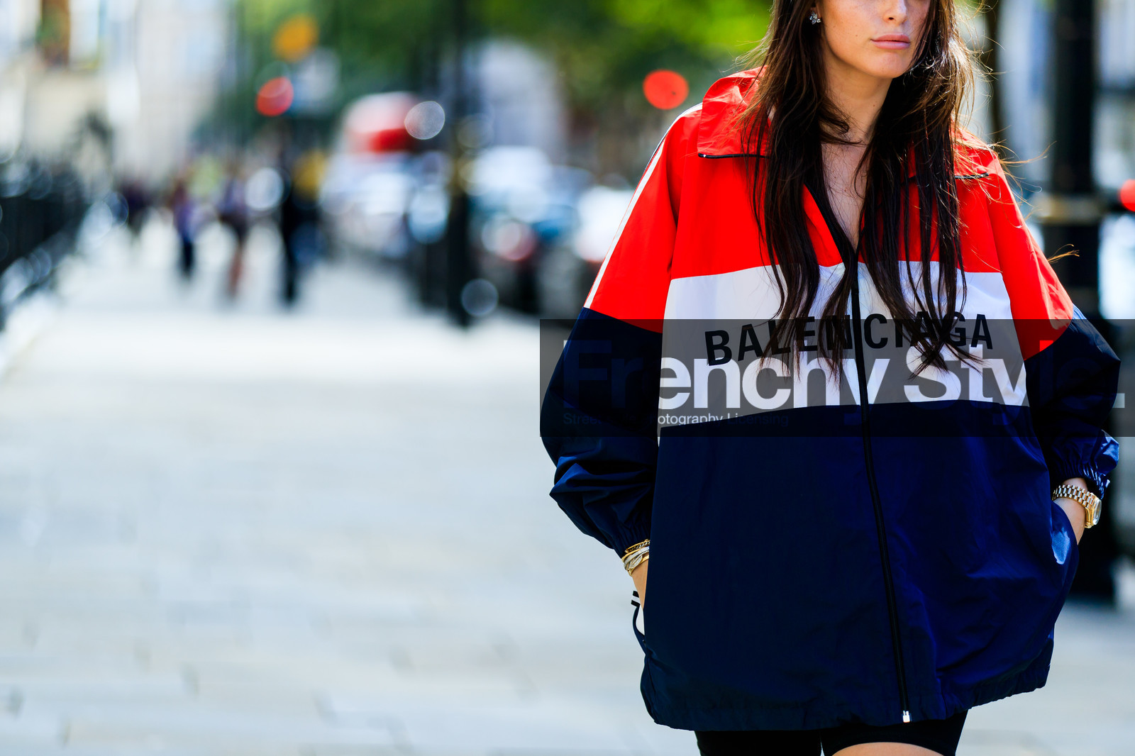 balenciaga, graphic jacket, printed jacket, sportswear, fashion week, frenchystyle, FW, jonathan paciullo, street style, LFW, LONDON, SPRING SUMMER 2019, SS 19, atmosphere details, horizontal, detail