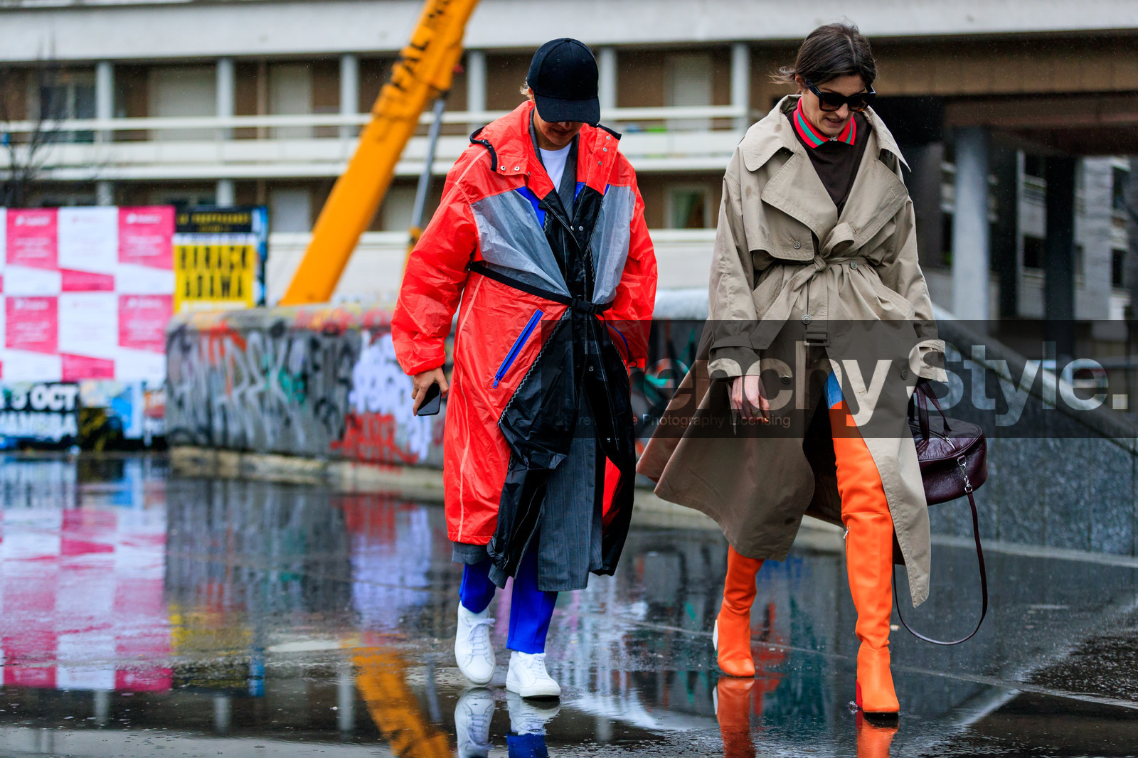 atmosphere details, AUTUMN WINTER 2017-2018, AW 17-18, beige coat, belted coat, black cap, blue pants, FALL WINTER 2017-2018, fashion week, frenchystyle, full length, FW, FW 17-18, high boots, high heels, horizontal, jonathan paciullo, leather bag, leather shoes, orange shoes, PARIS, PFW, purple bag, rain coat, red coat, street style, sunglasses, trench coat, trousers, white sneakers