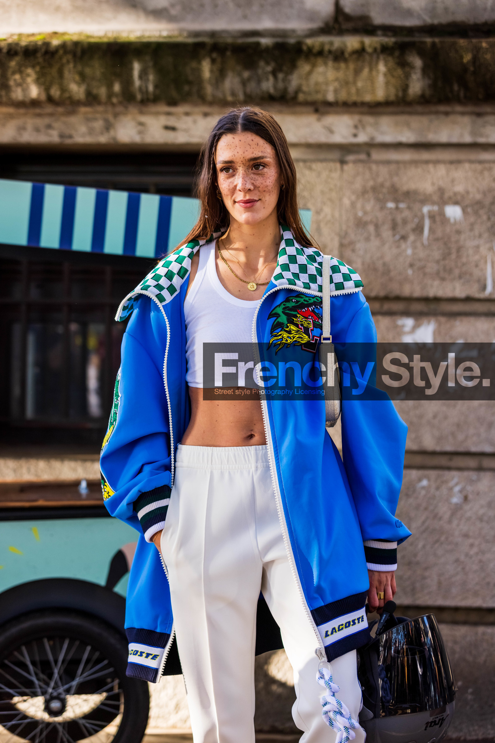 blue hoddie, bra, cropped top, hoddie, jogging, lacoste look, Maeva Marshall, oversize hoddie, print, white bra, white cropped top, white jogging, zipped hoddie, lacoste, fashion week, frenchystyle, FW, jonathan paciullo, street style, PFW, PARIS, SPRING SUMMER 2022, SS 22, vertical, atmosphere details