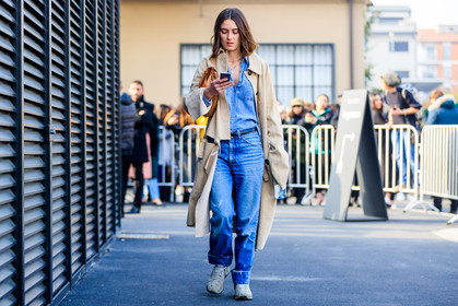 atmosphere details, AUTUMN WINTER 2017-2018, AW 17-18, beige coat, blue denim, blue shirt, denim pants, FALL WINTER 2017-2018, fashion week, frenchystyle, full length, FW, FW 17-18, grey sneakers, horizontal, jeans, jonathan paciullo, leather shoes, MFW, MILAN, street style, trousers