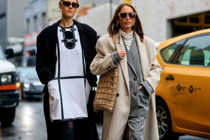 chloe loulou de saison, linda tol, light beige coat, grey jacket, grey pants, white pullover, white top, striped jacket, striped pants, striped suits, turtleneck pullover, turtleneck top, beige sunglasses, beige leather bag, beige suede bag, checked bag, chain strap bag, chain details, silvered necklace, silvered earrings, hoop earrings, big chain necklace, black coat, black trench coat, black leather dress, black tights, black leather bag, black sunglasses, white dress, checked dress, striped dress, proenza schouler dress, oversize coat, fashion week, frenchystyle, FW, jonathan paciullo, street style, NYFW, NEW YORK, AUTUMN WINTER 2020-2021, FALL WINTER 2020-2021, FW 20-21, horizontal, atmosphere details, detail