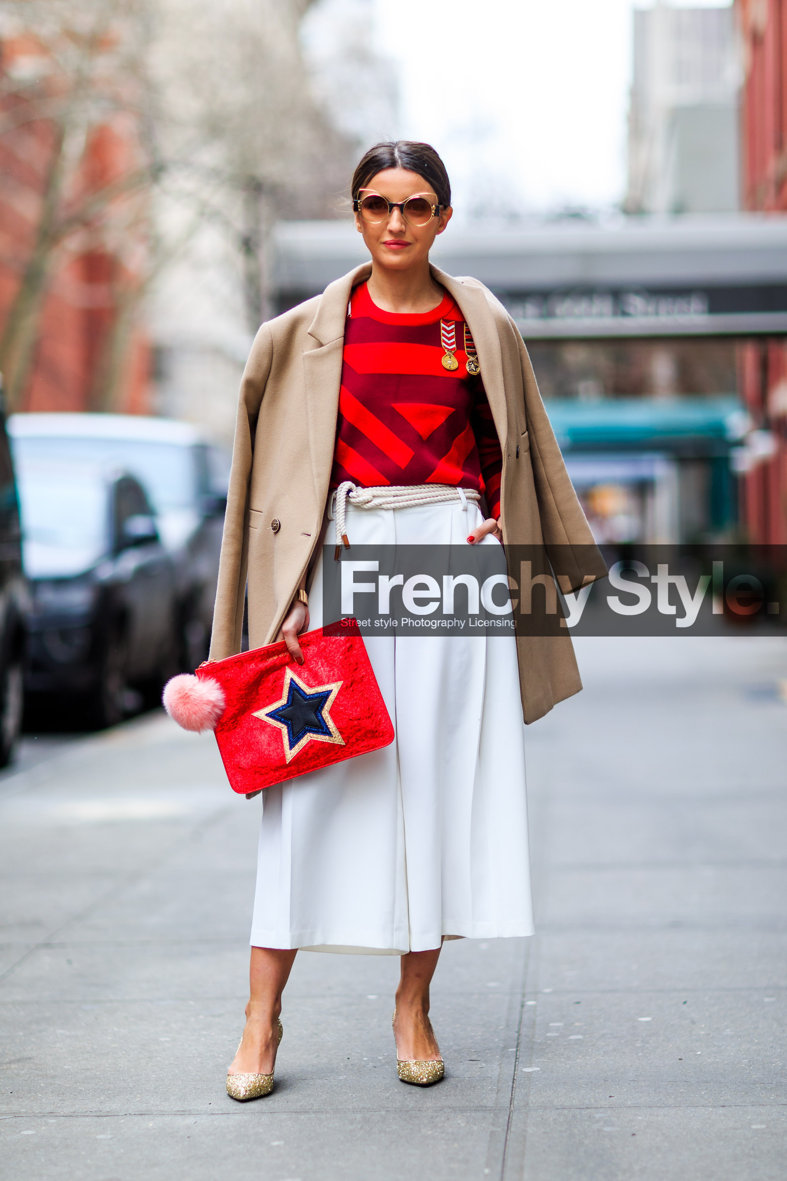 AUTUMN WINTER 2016-2017, AW 16-17, beige coat, embroidered bag, fashion week, frenchystyle, full length, FW, FW 16-17, geometric, glitter, gold, golden heel, graphic top, jonathan paciullo, kitten heels, leather clutch, leather shoes, NEW YORK, NYFW, over the shoulder, overcoat, printed clutch, red clutch, red top, shiny heels, stars, street style, striped top, stripes, tommy hilfiger, trousers, vertical, white pants, wide pants, woman