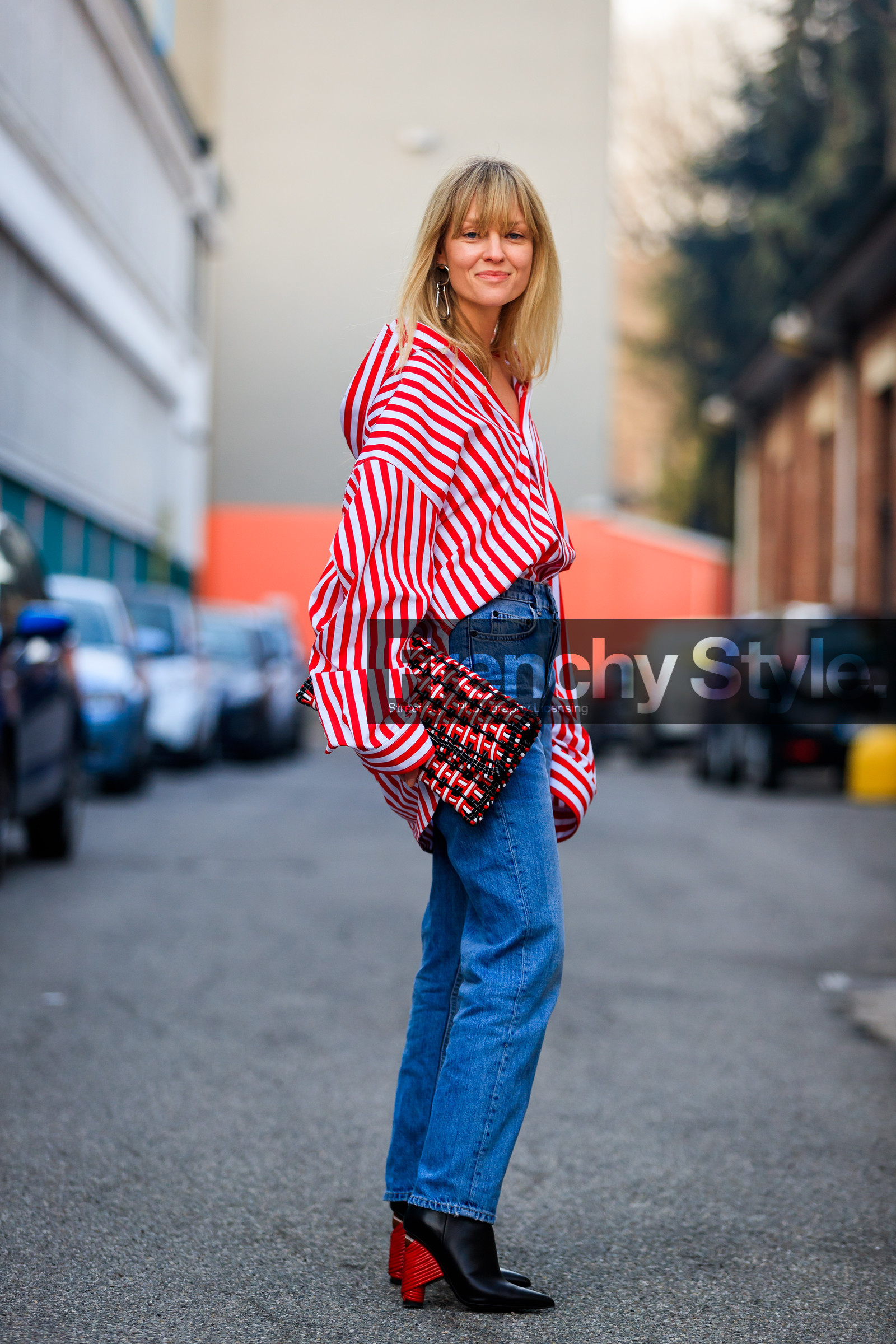 AUTUMN WINTER 2017-2018, AW 17-18, black shoes, blue denim, checked bag, denim pants, FALL WINTER 2017-2018, fashion week, frenchystyle, full length, FW, FW 17-18, geometric, graphic bag, graphic shirt, high heels, jeanette madsen, jeans, jonathan paciullo, leather bag, leather shoes, MFW, MILAN, red bag, red shirt, street style, striped shirt, stripes, trousers, vertical
