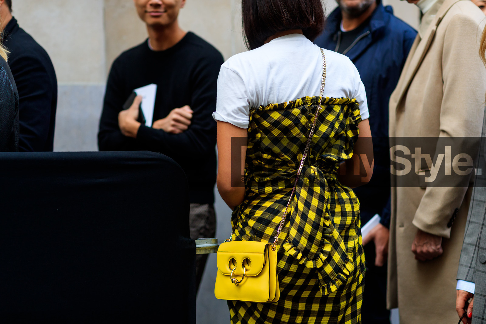 atmosphere details, bustier dress, checked dress, detail, fashion week, frenchystyle, FW, graphic dress, horizontal, jonathan paciullo, jw anderson, leather bag, PARIS, PFW, plaid, printed dress, SPRING SUMMER 2018, SS 18, street style, white t shirt, yellow bag, yellow dress
