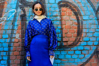 atmosphere details, blue dress, blue skirt, detail, fashion week, frenchystyle, FW, graphic dress, horizontal, jonathan paciullo, MFW, MILAN, printed dress, SPRING SUMMER 2018, SS 18, street style, sunglasses, white sweater, yoyo cao