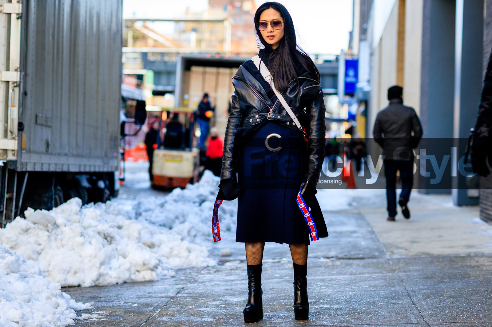 atmosphere details, AUTUMN WINTER 2017-2018, AW 17-18, black boots, black jacket, black perfecto, black sweater, blue skirt, camera, FALL WINTER 2017-2018, fashion week, frenchystyle, full length, FW, FW 17-18, high heels, hoodie, horizontal, jonathan paciullo, leather boots, leather jacket, leather perfecto, NEW YORK, NYFW, street style, sunglasses, vêtements, white bag
