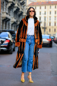 AUTUMN WINTER 2017-2018, AW 17-18, black bag, blue denim, brown coat, brown fur, denim pants, FALL WINTER 2017-2018, fashion week, frenchystyle, full length, Fur coat, FW, FW 17-18, gilda ambrosio, high heels, jeans, jonathan paciullo, leather bag, leather shoes, MFW, MILAN, printed shoes, street style, sunglasses, trousers, vertical, white t shirt, yellow shoes