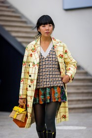 bag, check, coat, color, floral print, flower, green skirt, hermes bag, houndstooth, kelly bag, knitwear, mini skirt, printed coat, printed skirt, skirt, Susie Lau, white knitwear, yellow bag, yellow coat, yellow knitwear, PARIS, PFW, fashion week, frenchystyle, FW, jonathan paciullo, street style, SPRING SUMMER 2022, SS 22, vertical, atmosphere details