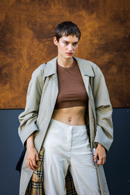 beige pants, beige trenchcoat, brown crop top, burberry trench, crop top, flare pants, pants, trenchcoat, street style, jonathan paciullo, FW, frenchystyle, fashion week, PFW, PARIS, SPRING SUMMER 2022, SS 22, vertical, atmosphere details, model