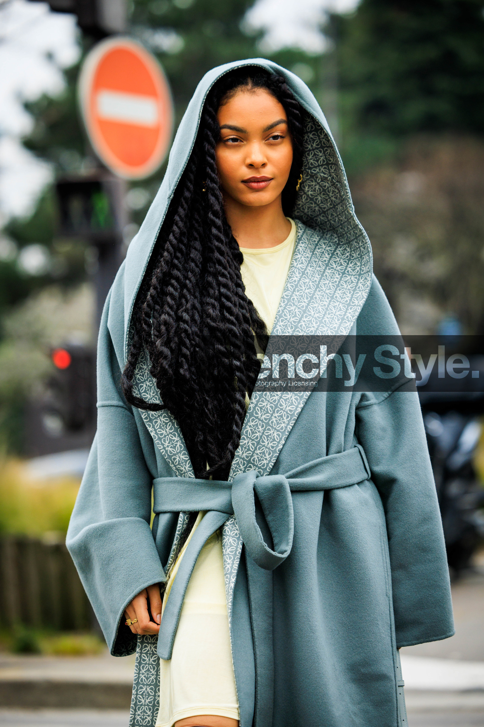long braids, pastel blue coat, oversized coat, blue handbag, loewe coat, sharon alexie, street style, jonathan paciullo, FW, frenchystyle, fashion week, AUTUMN WINTER 2022-2023, FALL WINTER 2022_2023, FW 22-23, PFW, PARIS, vertical, detail