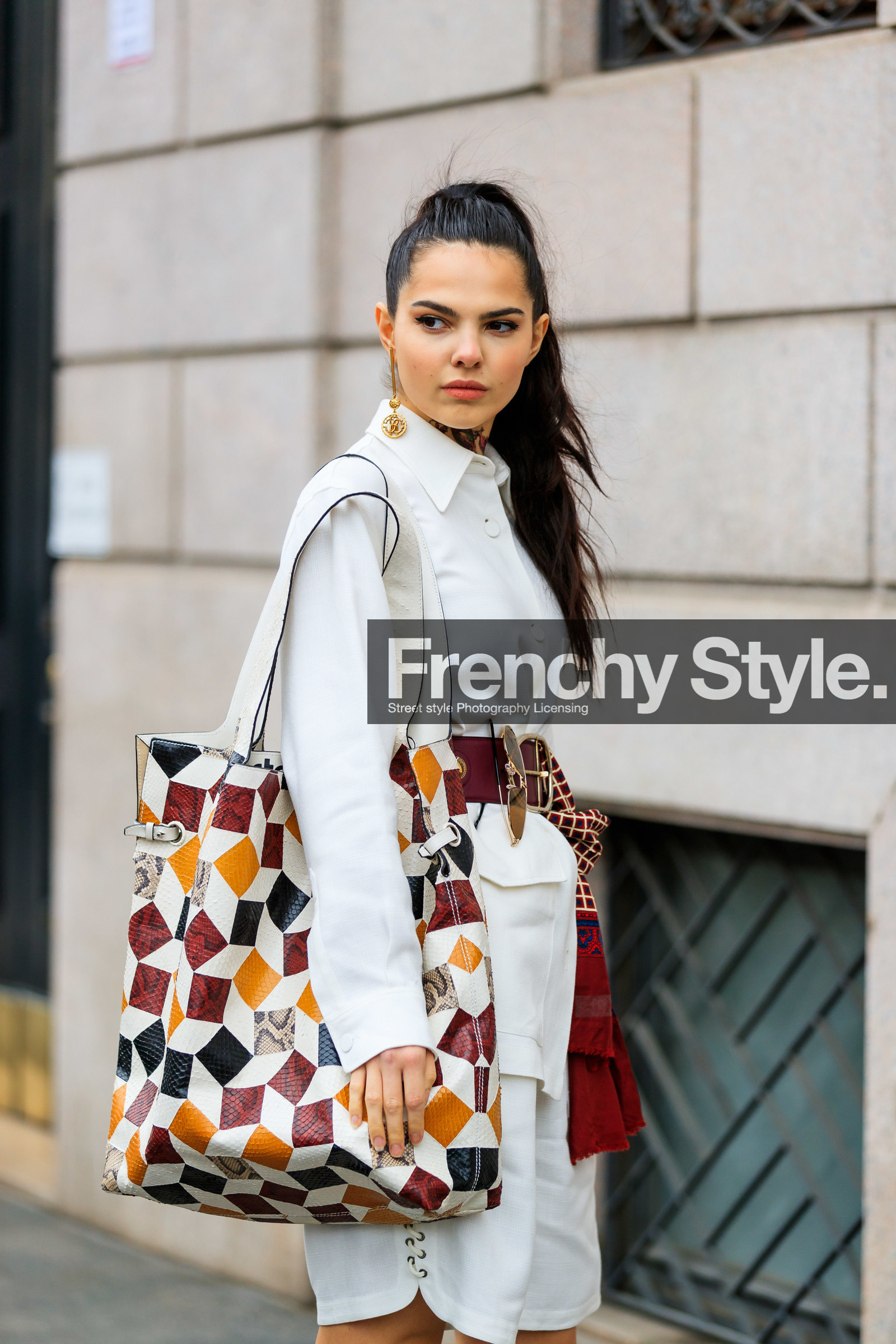 bordeaux, burgundy, checked, doina ciobanu, earrings, geometric, graphic bag, leather bag, leather belt, plaid, ponytail, printed bag, red belt, tote bag, white bag, white shirt, white shorts, MILAN, MFW, fashion week, frenchystyle, FW, jonathan paciullo, street style, AUTUMN WINTER 2019-2020, AW 19-20, FALL WINTER 2019-2020, FW 19-20, vertical, atmosphere details, detail