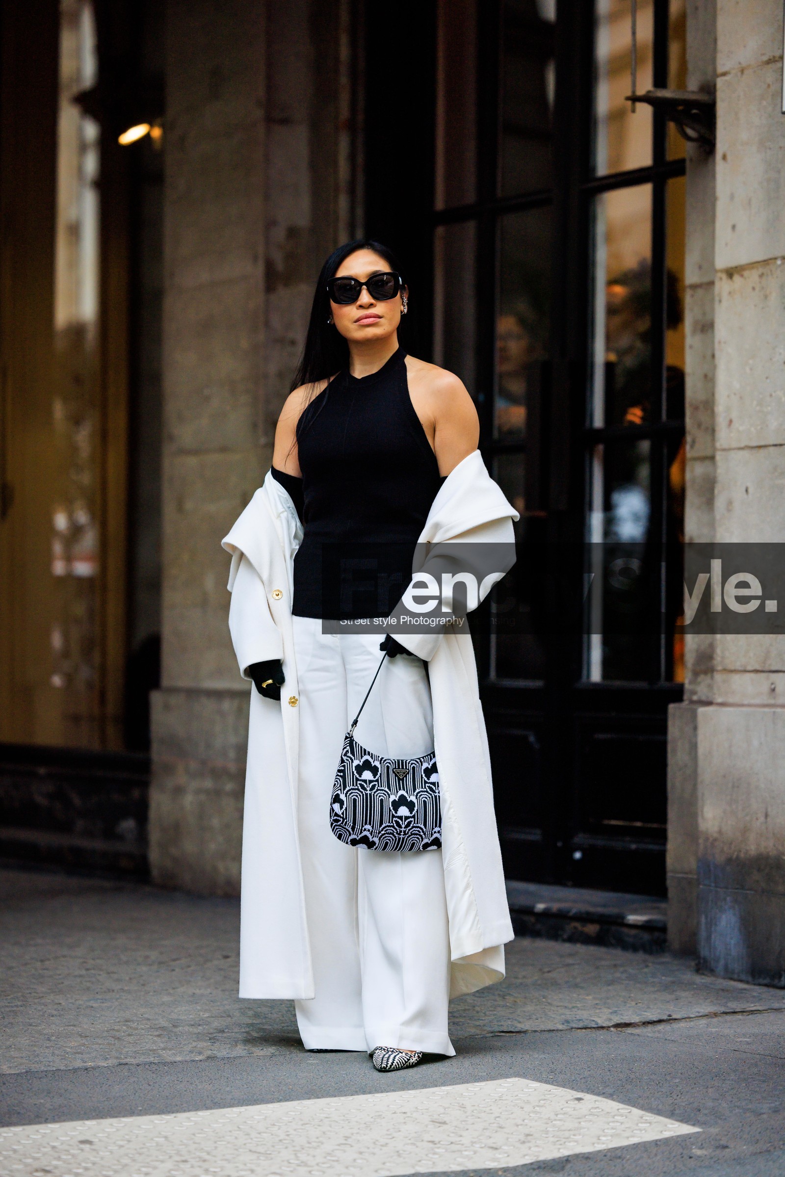 black sunglasses, black tanktop, white trench coat, white pants, baggy pants, prada handbag, printed handbag, black handbag, printed shoes, black gloves, fashion week, frenchystyle, FW, jonathan paciullo, street style, AUTUMN WINTER 2022-2023, FALL WINTER 2022_2023, FW 22-23, PFW, PARIS, vertical, full length