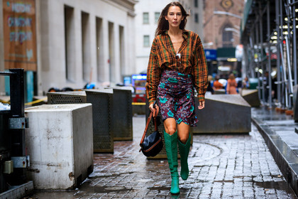 black bag, brown shirt, checked, estelle pigault, floral, flowers, graphic bag, graphic shirt, graphic skirt, green shoes, high boots, high heels, leather bag, leather shoes, loewe, plaid, printed bag, printed shirt, printed skirt, purple skirt, tartan, street style, jonathan paciullo, FW, frenchystyle, fashion week, NYFW, NEW YORK, SPRING SUMMER 2019, SS 19, atmosphere details, horizontal, full length