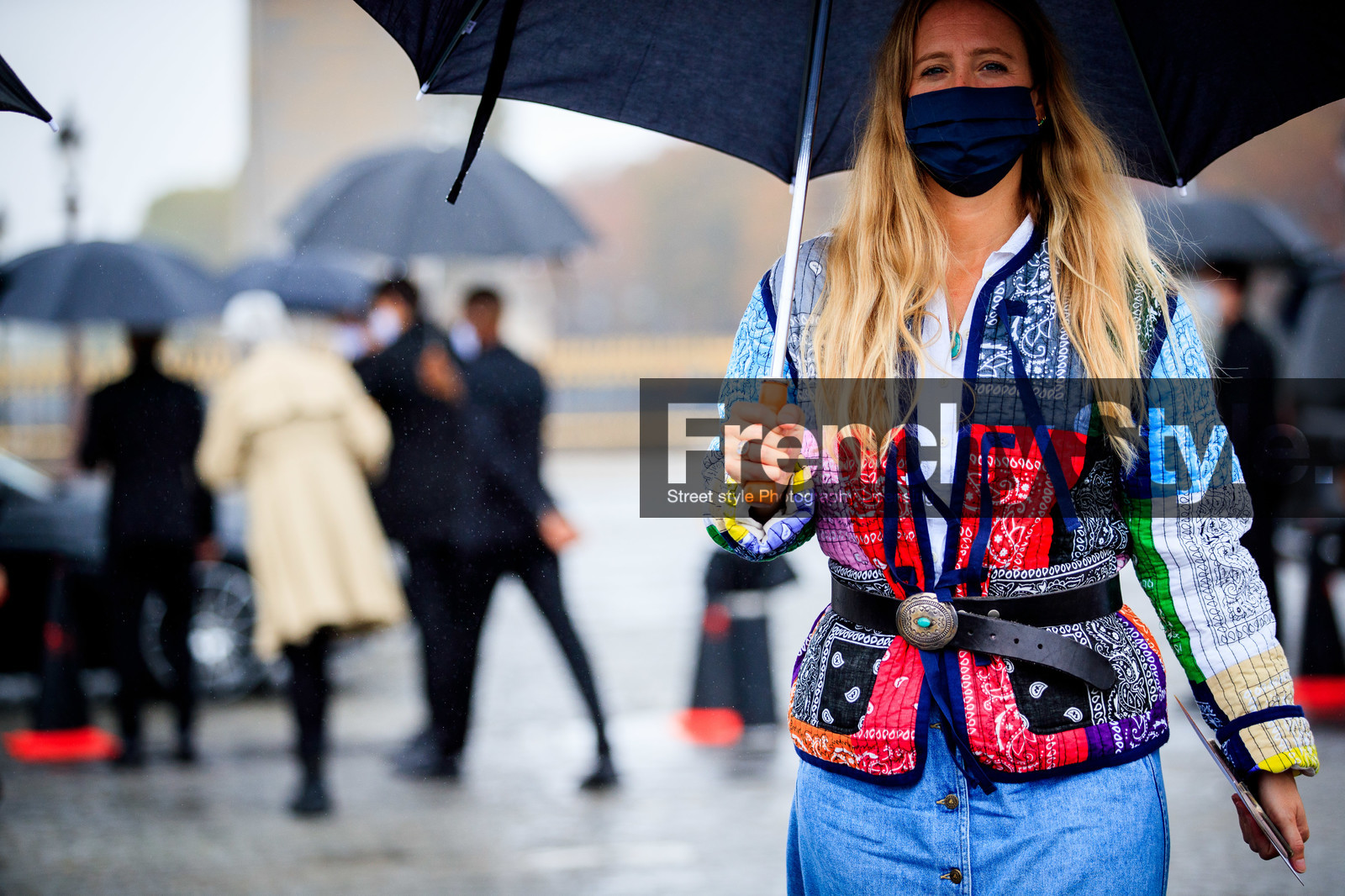 jennifer neyt, bandana printed jacket, multicolor jacket, red jacket, pink jacket, green jacket, blue jacket, belted jacket, close up detail, fringe bag, shoulder bag, black leather bag, down jacket, covid face mask, fashion week, frenchystyle, FW, jonathan paciullo, street style, PFW, PARIS, SPRING SUMMER 2021, SS 21, horizontal, atmosphere details, detail